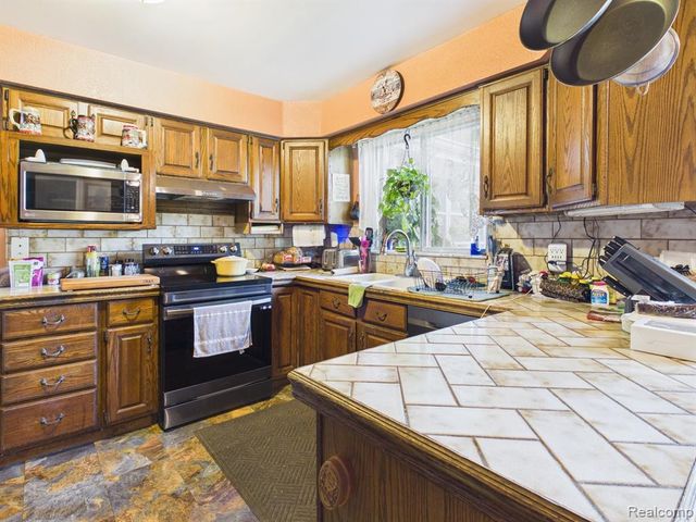 873 Winn Lake Road, Lapeer, MI 48446