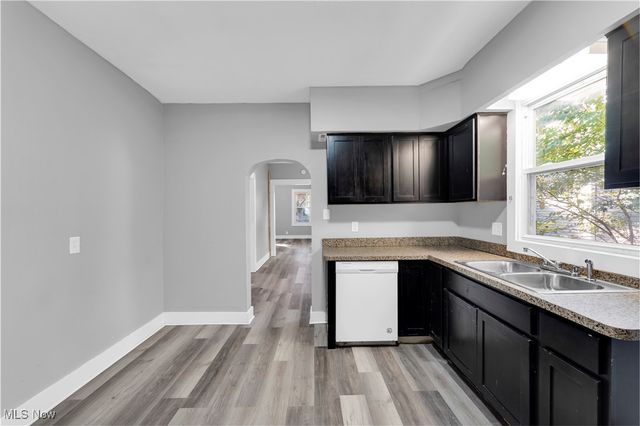 2115 W 96th Street, Cleveland, OH 44102