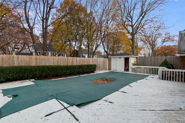 9 Oak Shore Drive, Bayville, NY 11709