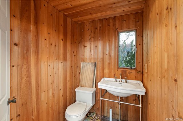 9 Oak Shore Drive, Bayville, NY 11709