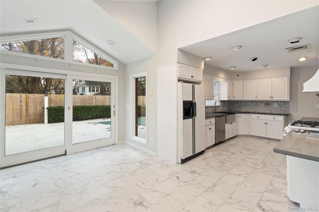 9 Oak Shore Drive, Bayville, NY 11709