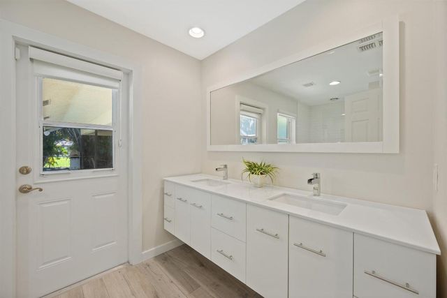 13385 Kingsbury Drive, Wellington, FL 33414