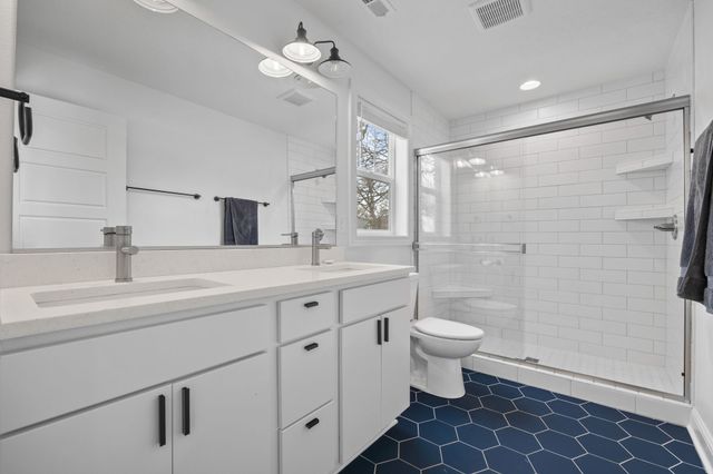 994 25th Street, Des Moines, IA 50312