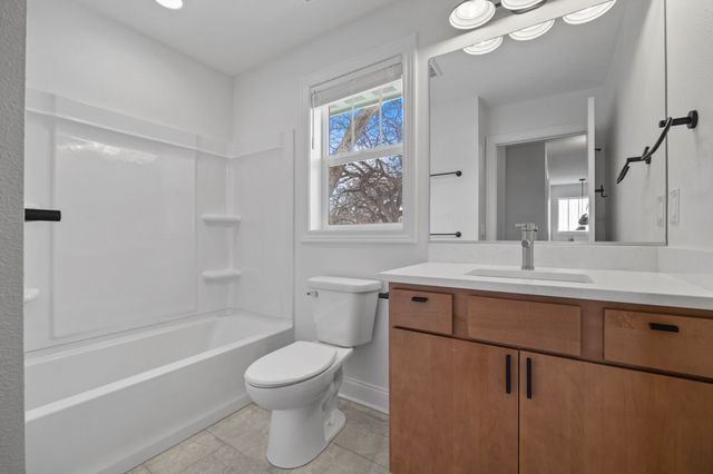 994 25th Street, Des Moines, IA 50312