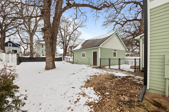 994 25th Street, Des Moines, IA 50312