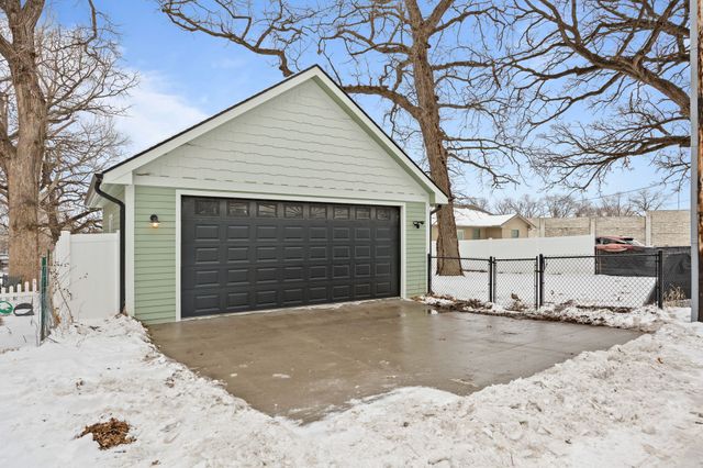 994 25th Street, Des Moines, IA 50312