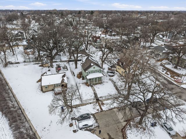 994 25th Street, Des Moines, IA 50312