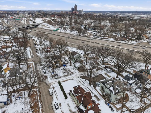 994 25th Street, Des Moines, IA 50312
