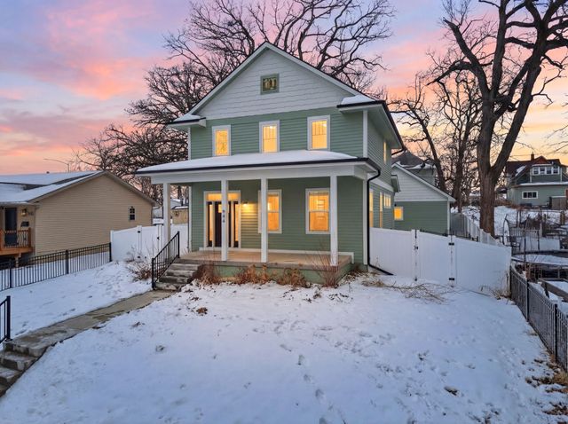 994 25th Street, Des Moines, IA 50312