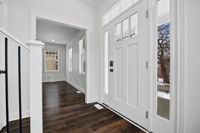 994 25th Street, Des Moines, IA 50312