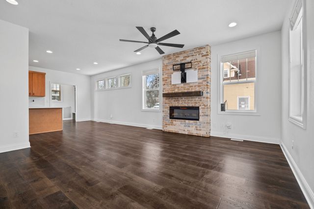 994 25th Street, Des Moines, IA 50312