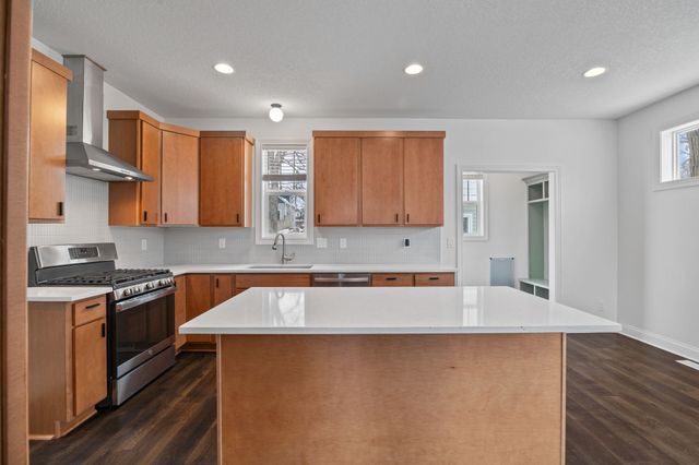 994 25th Street, Des Moines, IA 50312