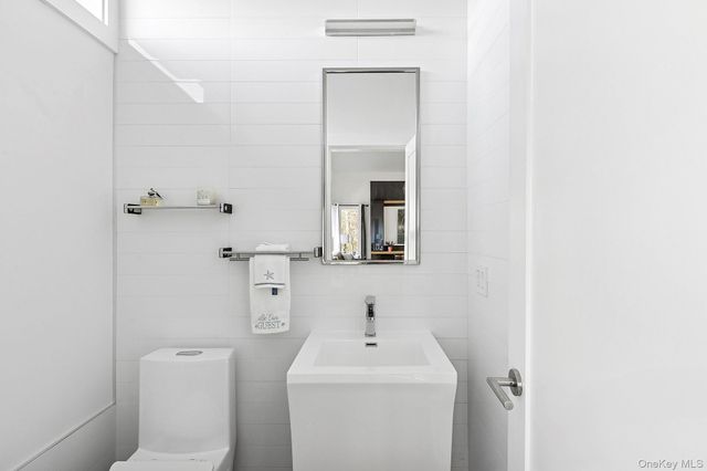 33 Oyster Pond Lane, East Hampton, NY 11937