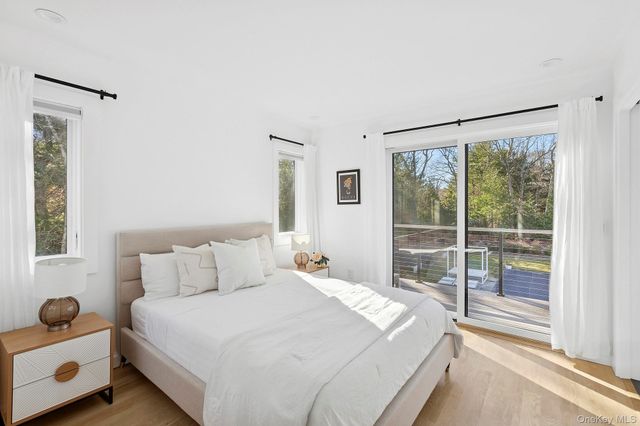 33 Oyster Pond Lane, East Hampton, NY 11937