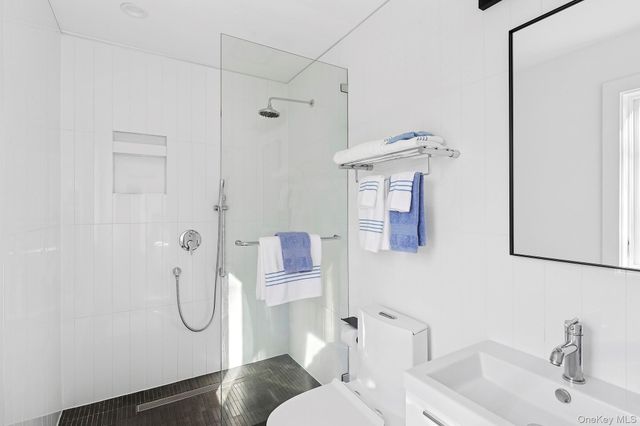 33 Oyster Pond Lane, East Hampton, NY 11937