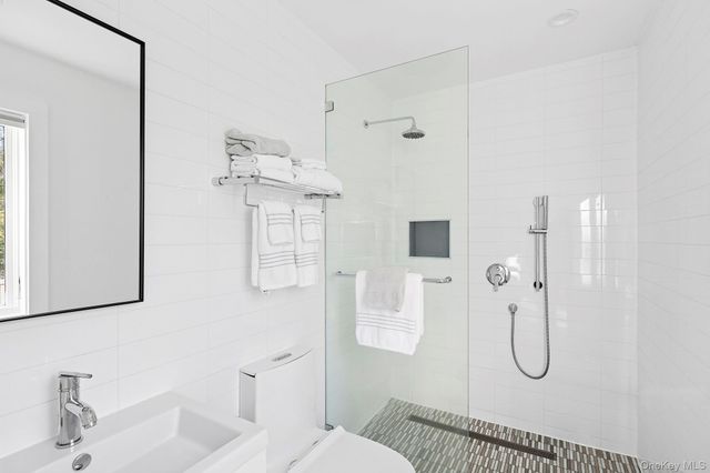 33 Oyster Pond Lane, East Hampton, NY 11937