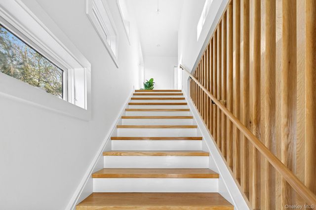 33 Oyster Pond Lane, East Hampton, NY 11937