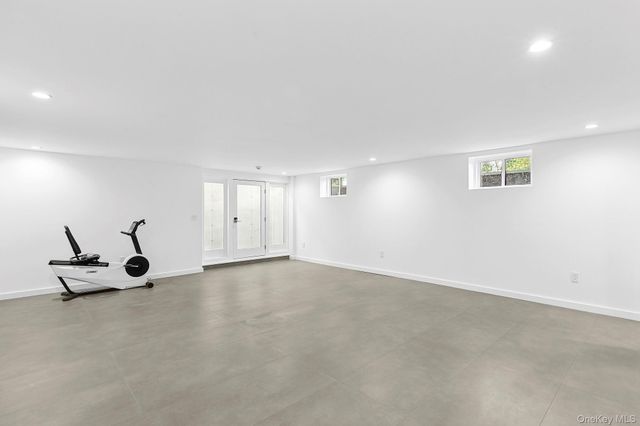 33 Oyster Pond Lane, East Hampton, NY 11937