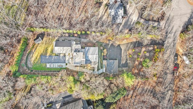 33 Oyster Pond Lane, East Hampton, NY 11937