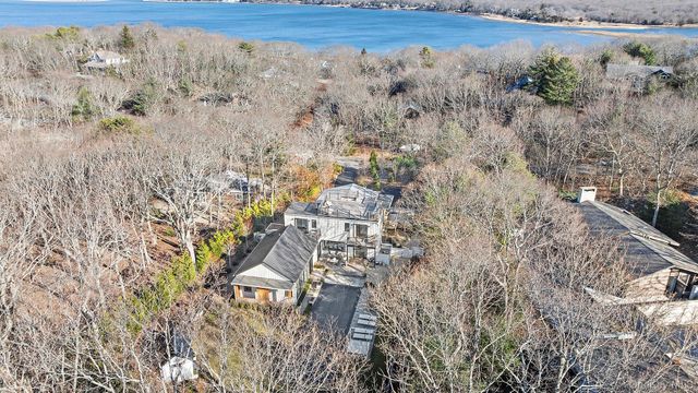 33 Oyster Pond Lane, East Hampton, NY 11937