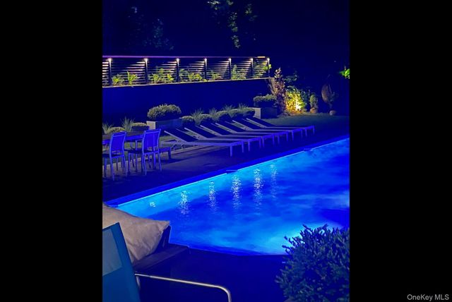 33 Oyster Pond Lane, East Hampton, NY 11937