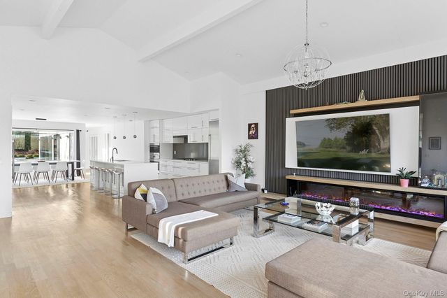 33 Oyster Pond Lane, East Hampton, NY 11937