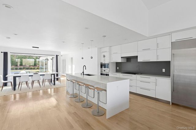 33 Oyster Pond Lane, East Hampton, NY 11937