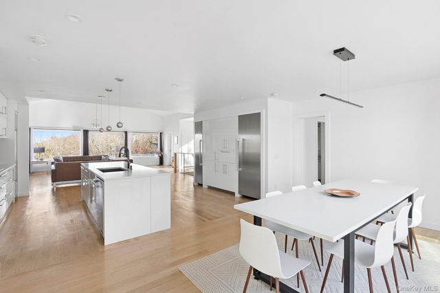 33 Oyster Pond Lane, East Hampton, NY 11937