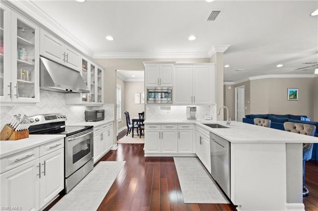 3995 Bering CT, Naples, FL 34119