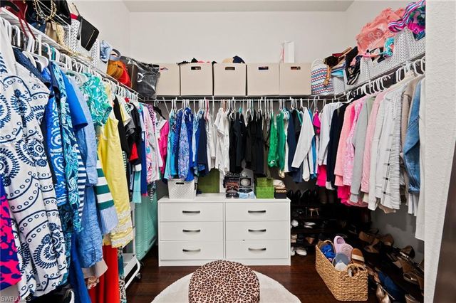 3995 Bering CT, Naples, FL 34119