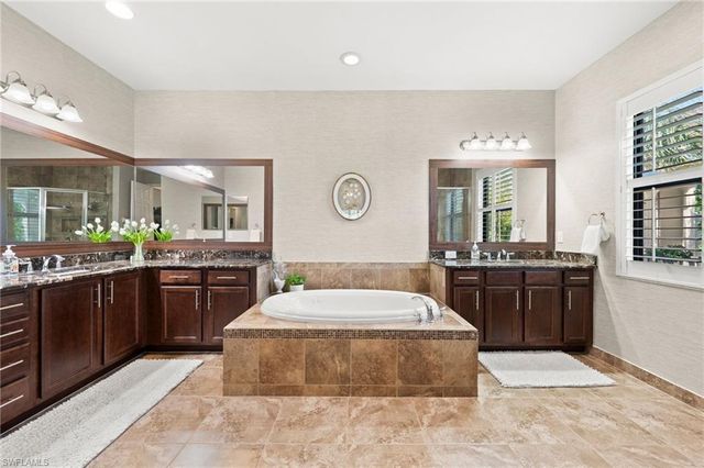 3995 Bering CT, Naples, FL 34119