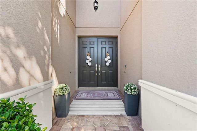 3995 Bering CT, Naples, FL 34119