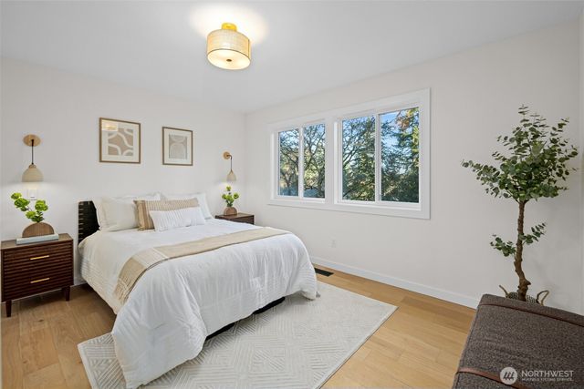 1424 150th Avenue SE, Bellevue, WA 98007