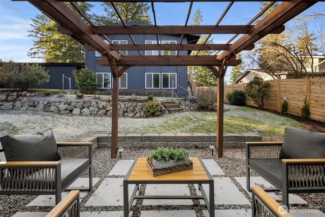 1424 150th Avenue SE, Bellevue, WA 98007