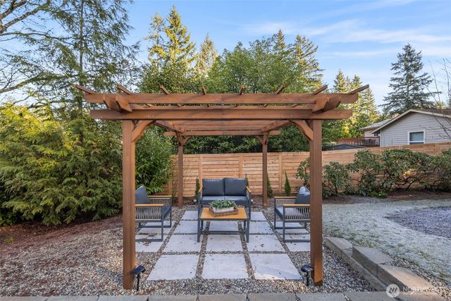 1424 150th Avenue SE, Bellevue, WA 98007