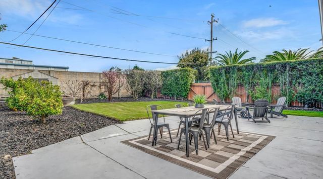2081 Shoreview Avenue, San Mateo, CA 94401
