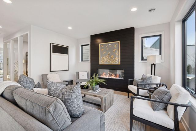 6132 Oaklawn Avenue, Edina, MN 55424