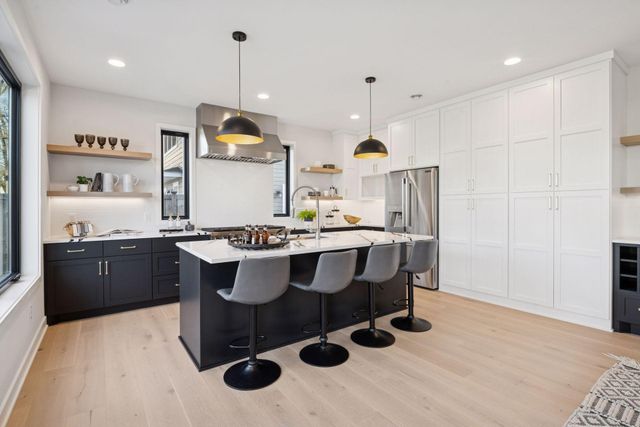 6132 Oaklawn Avenue, Edina, MN 55424