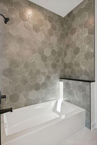 6132 Oaklawn Avenue, Edina, MN 55424