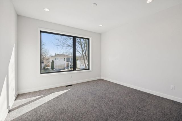 6132 Oaklawn Avenue, Edina, MN 55424