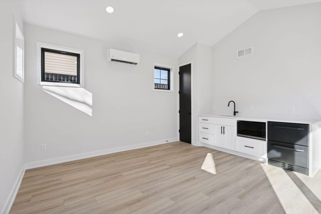 6132 Oaklawn Avenue, Edina, MN 55424