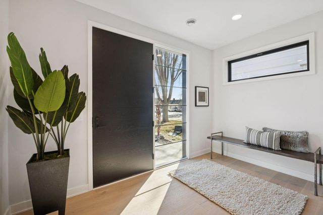 6132 Oaklawn Avenue, Edina, MN 55424