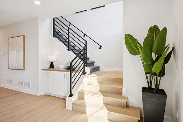 6132 Oaklawn Avenue, Edina, MN 55424