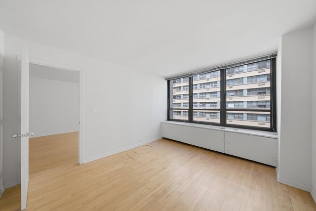 222 E PEARSON Street 1007, Chicago, IL 60611