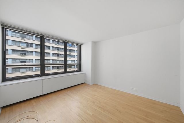 222 E PEARSON Street 1007, Chicago, IL 60611