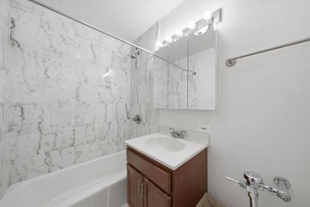 222 E PEARSON Street 1007, Chicago, IL 60611