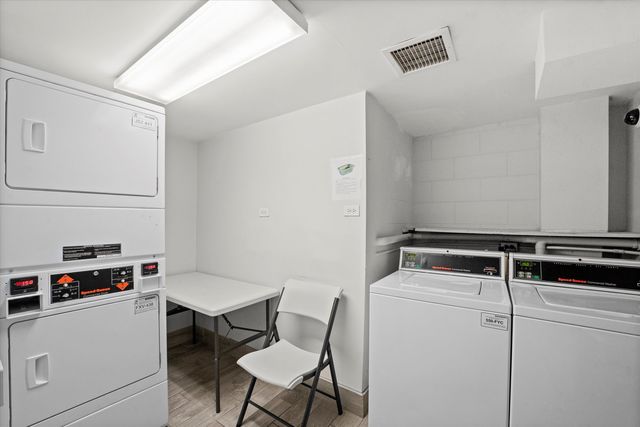 222 E PEARSON Street 1007, Chicago, IL 60611