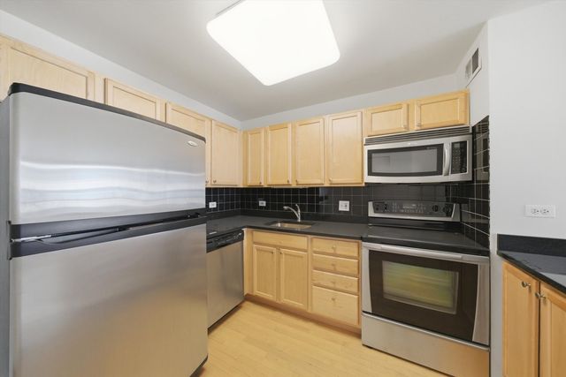 222 E PEARSON Street 1007, Chicago, IL 60611