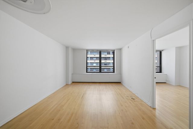 222 E PEARSON Street 1007, Chicago, IL 60611