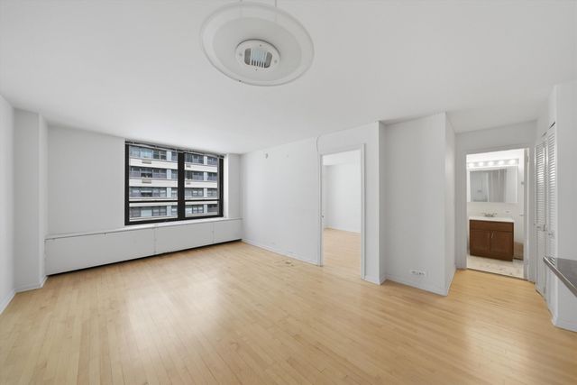 222 E PEARSON Street 1007, Chicago, IL 60611